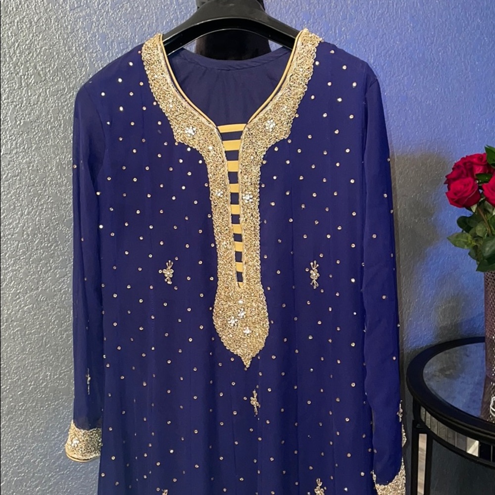 Navy and gold chiffon shalwar kameez - Picture 2 of 9